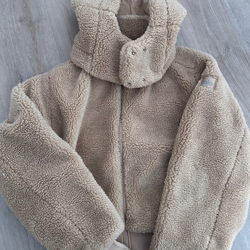 Alo fleece in camel